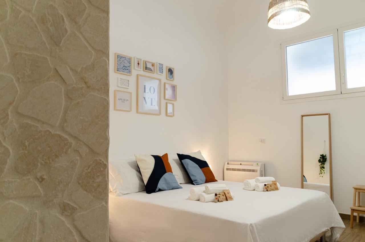 Modern Stone Apartment In The Heart Of 바리 외부 사진