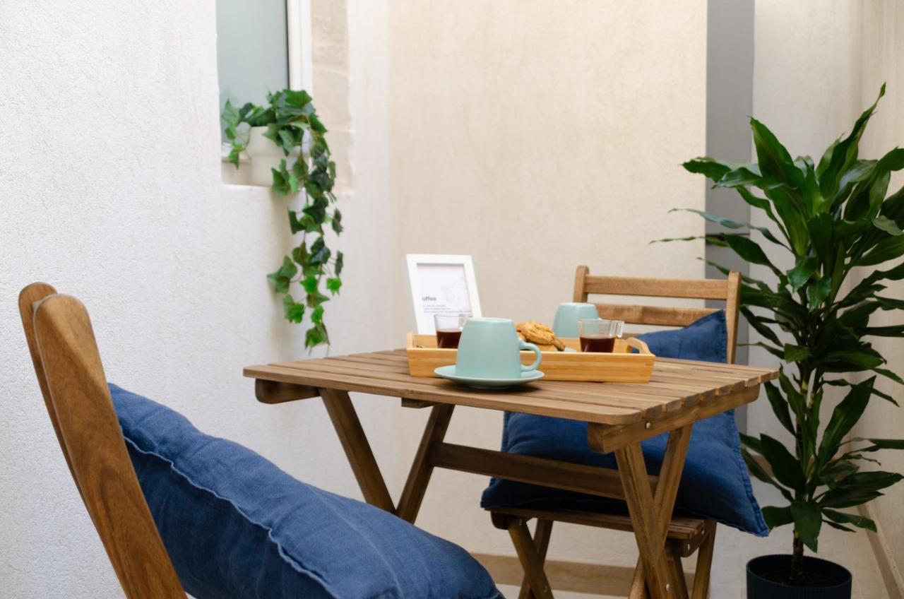 Modern Stone Apartment In The Heart Of 바리 외부 사진