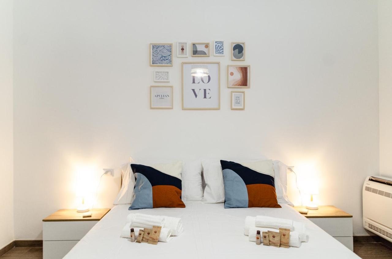 Modern Stone Apartment In The Heart Of 바리 외부 사진