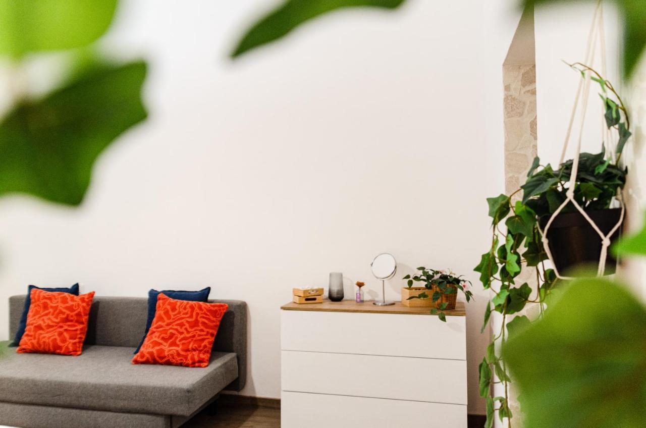 Modern Stone Apartment In The Heart Of 바리 외부 사진
