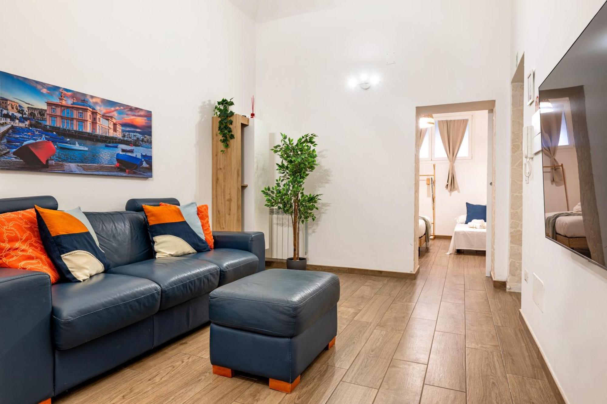 Modern Stone Apartment In The Heart Of 바리 외부 사진