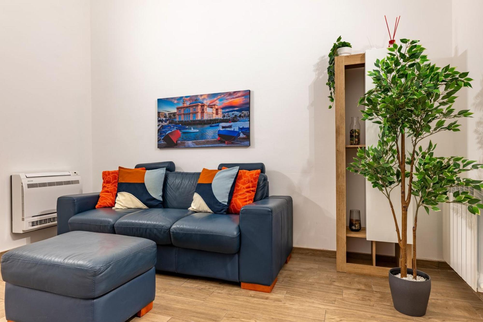 Modern Stone Apartment In The Heart Of 바리 외부 사진