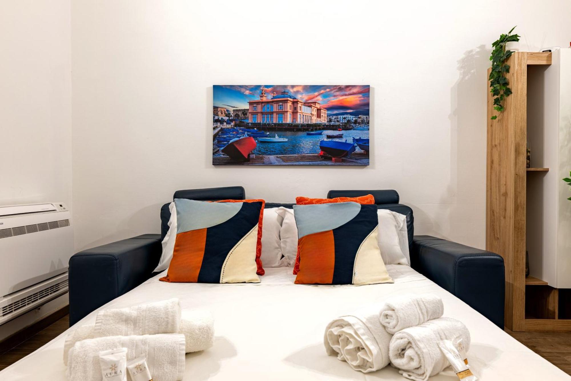 Modern Stone Apartment In The Heart Of 바리 외부 사진