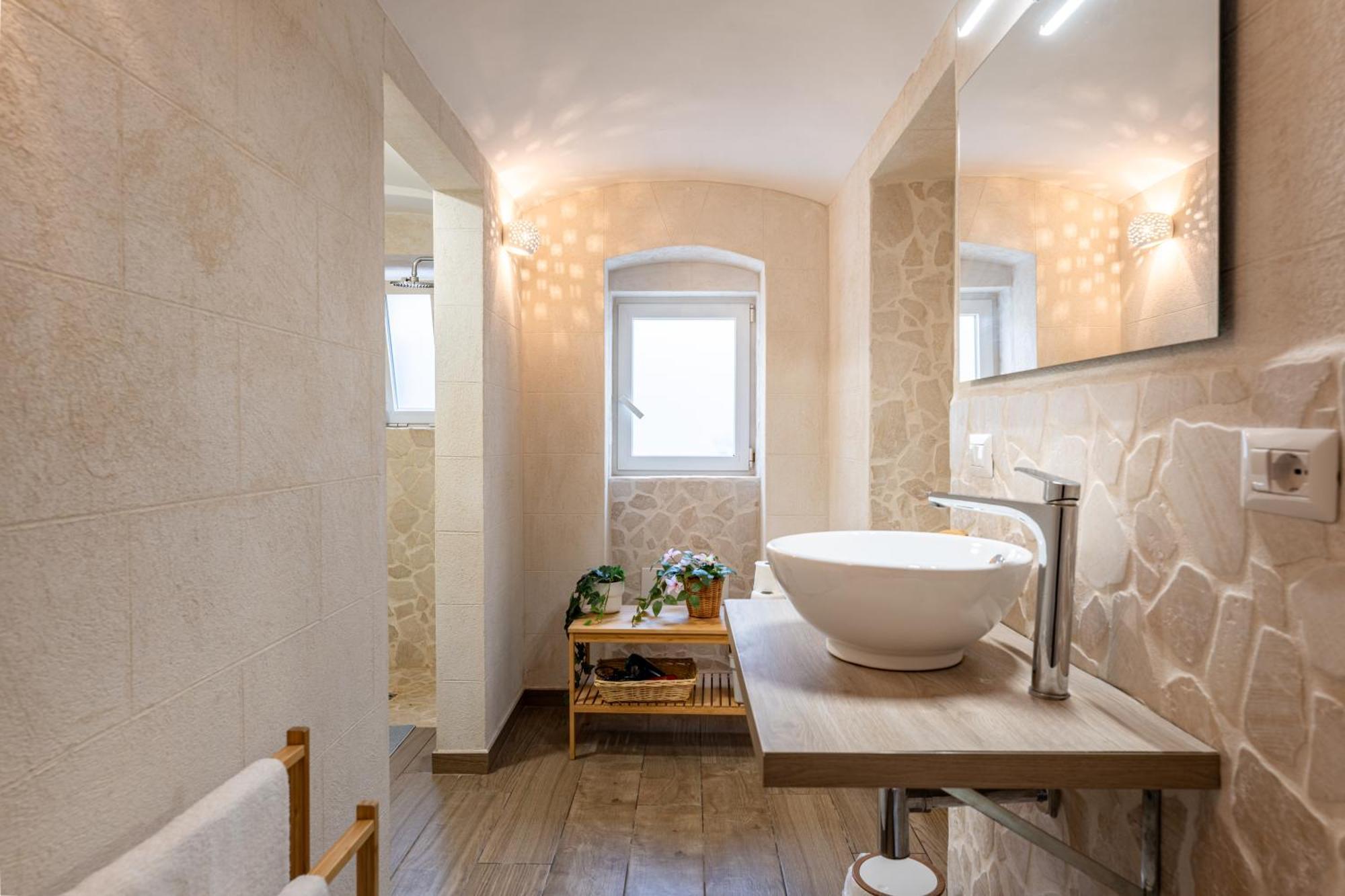 Modern Stone Apartment In The Heart Of 바리 외부 사진