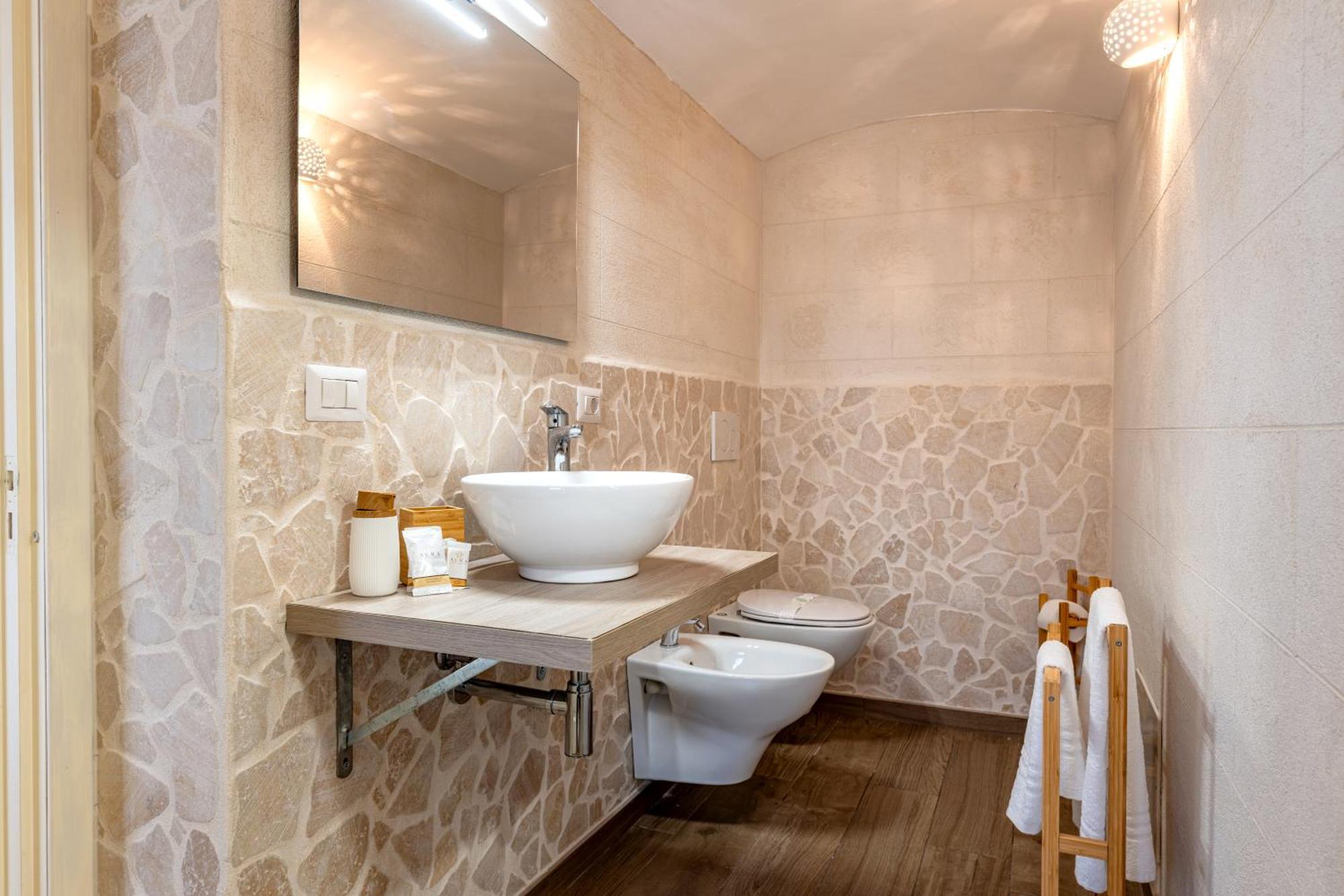 Modern Stone Apartment In The Heart Of 바리 외부 사진