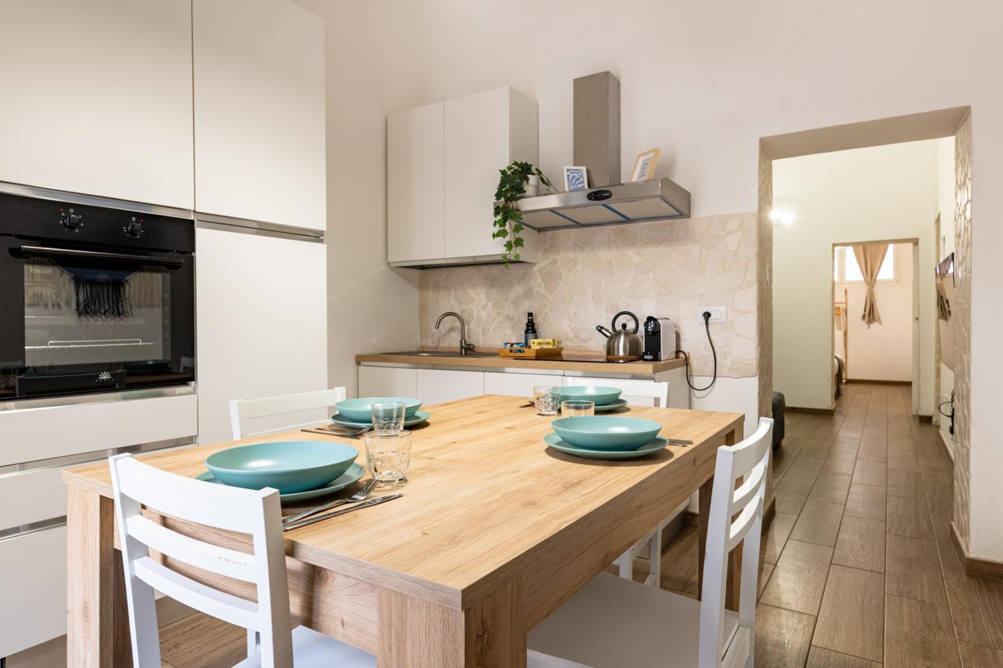 Modern Stone Apartment In The Heart Of 바리 외부 사진