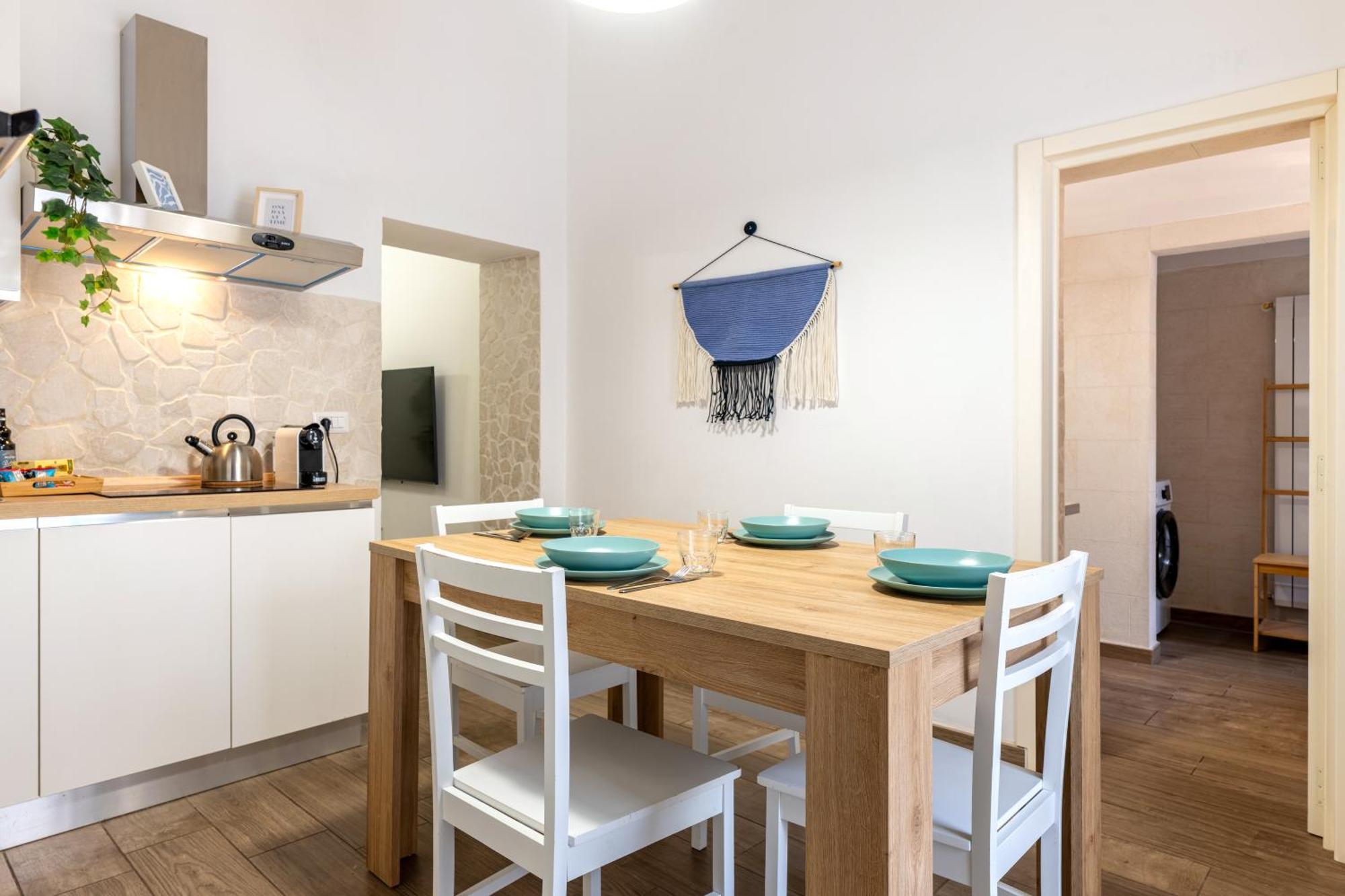 Modern Stone Apartment In The Heart Of 바리 외부 사진